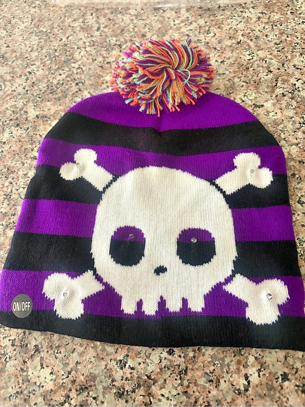 Kids Purple & Black Skull Light-Up Pom Hat Like New